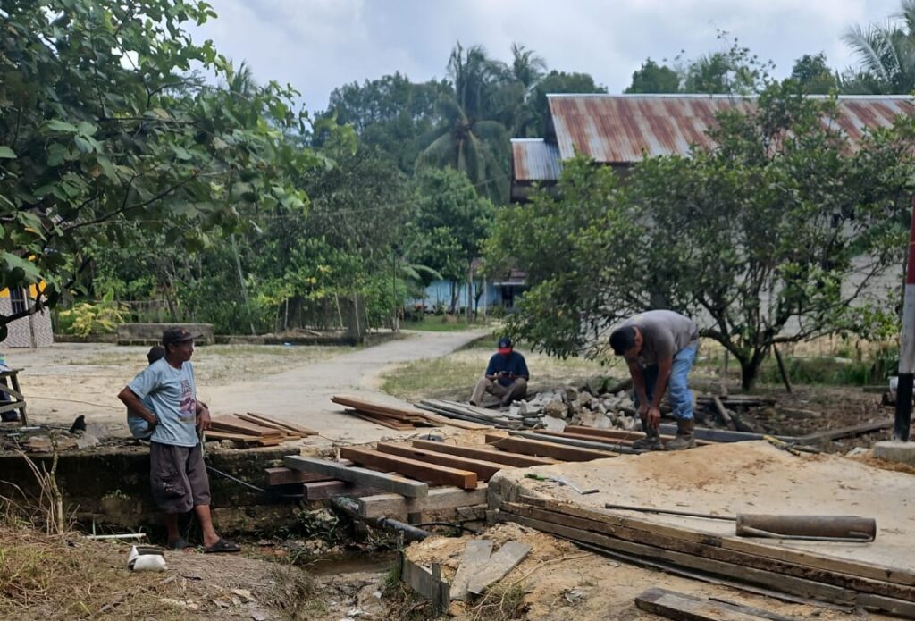 Proses Pembangunan Jembatan Kolaboraso Polsek dan PT.ABN